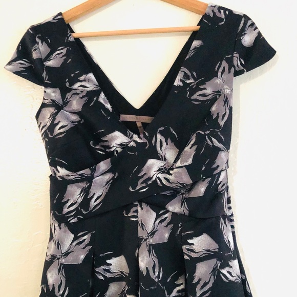 Halston Heritage Surplice Cocktail Dress floral print in black and Gray - Picture 7 of 8